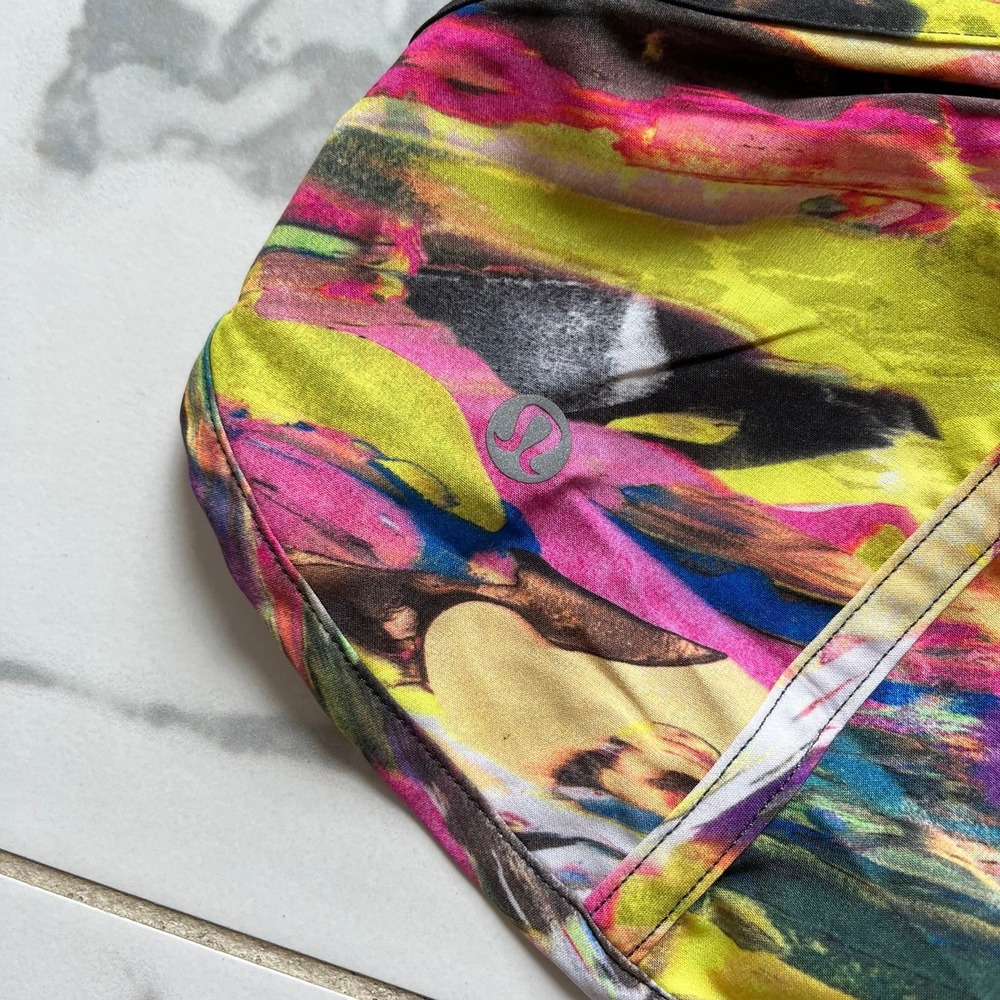 Lululemon Hotty Hot shorts Catalyst Multi Print sz 4 - Picture 5 of 6